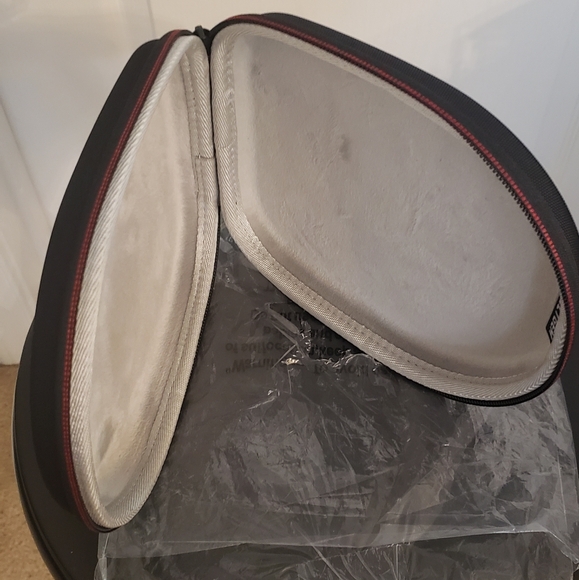 Black Hard Shell Case - Picture 4 of 9